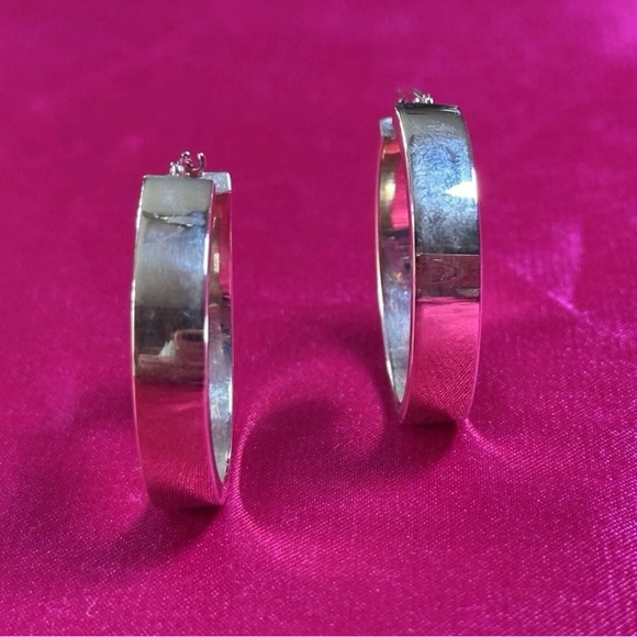 10 Karat Yellow Gold Hoops Earrings - Picture 8 of 13